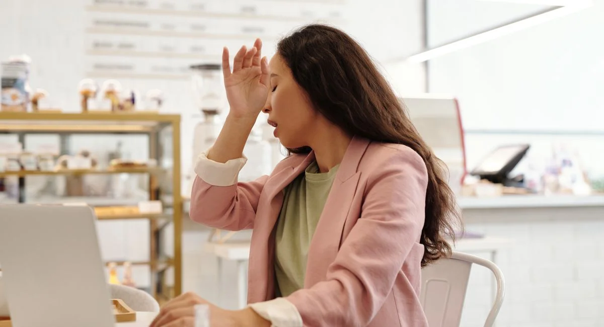 Fatigue visuelle que faire : symptômes, causes, vertiges et conseils pour soulager la vue